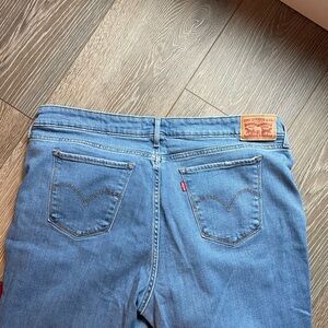 Levi's Women's Light Blue Straight Leg Jeans